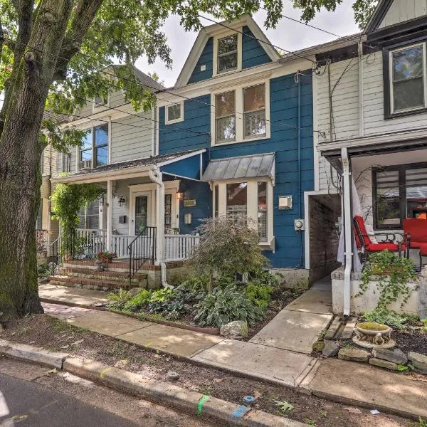 Charming Lambertville Retreat - 1 Mi to River!，位于兰伯特维尔的酒店