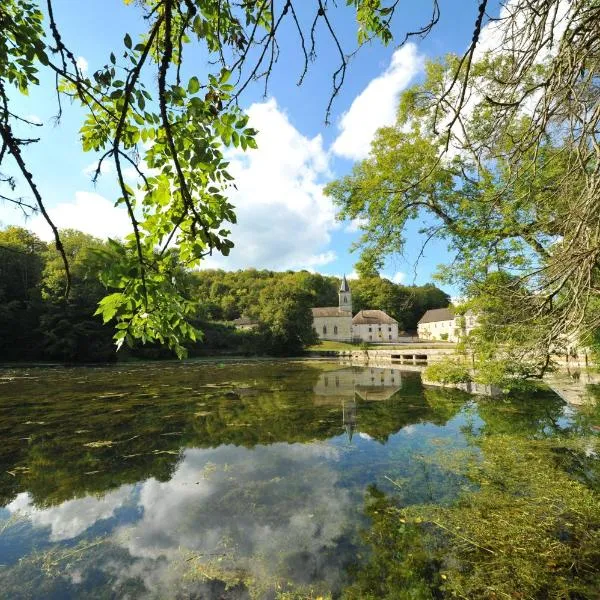 蔚蓝水域住宿加早餐旅馆，位于Écot-la Combe的酒店