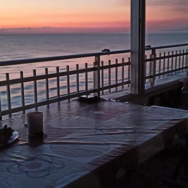 SUNSET ROOM AT FRONT BEACH - HABITACION EN LA PLAYA Piso privado，位于Benifairó de Valldigna的酒店