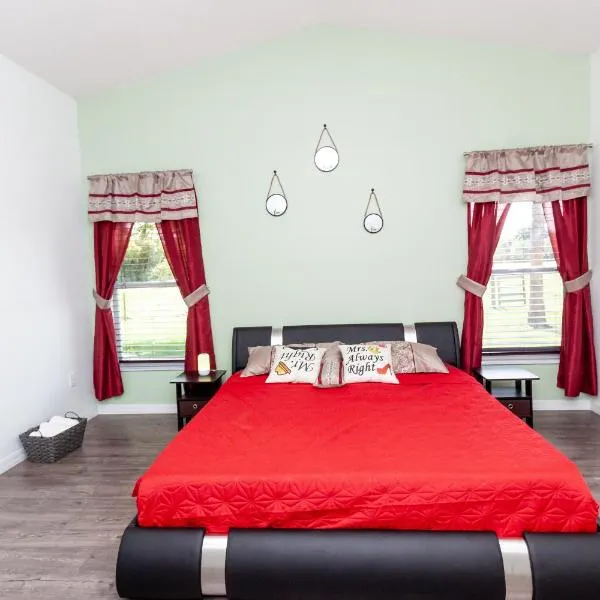 Beautiful Fully Furnished 2-Bedroom Luxury Home，位于基西米的酒店