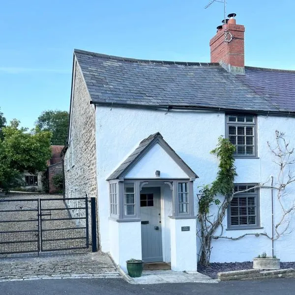 Cosy two bedrooom cottage set in a Dorset village，位于斯特明斯特牛顿的酒店