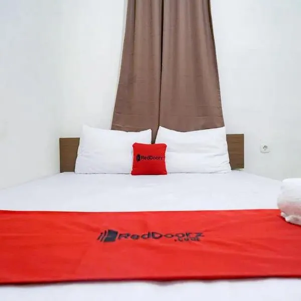 RedDoorz near Ekowisata Mangrove Belawan，位于Hamperanperak的酒店