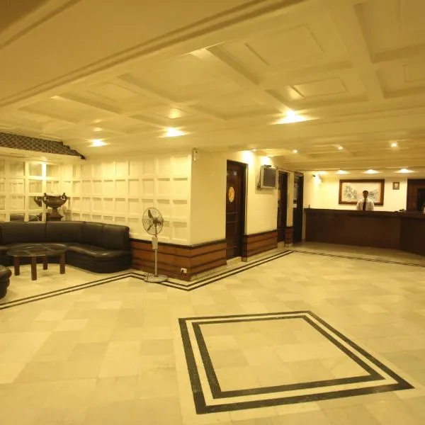 特克斯宫殿酒店，位于Bhatha的酒店