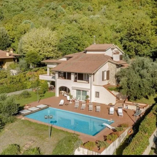 Villa con Piscina privata - Vista panoramica - 7 ROOMS - 20 GUEST，位于Vaiano的酒店