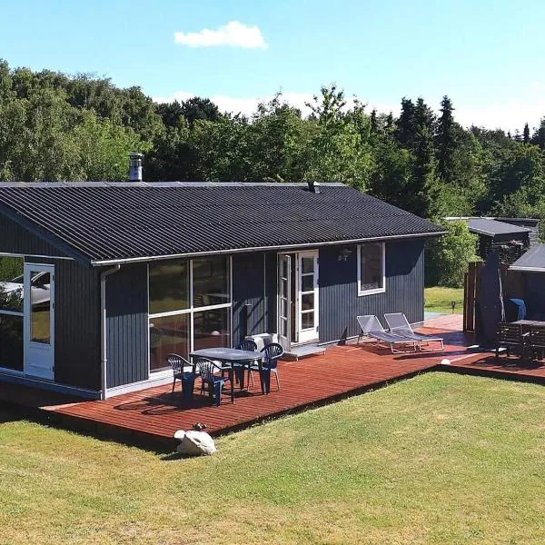 6 person holiday home in Nibe，位于Nørresundby的酒店