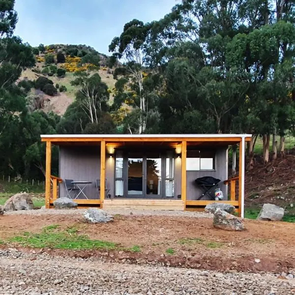 Glenwood Akaroa Bush Retreat - Totara Hut，位于阿卡罗阿的酒店