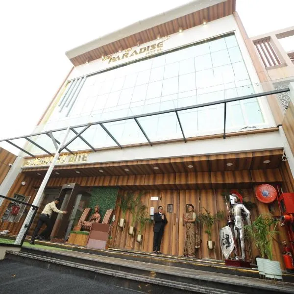 THE HOTEL PARADISE,位于戈勒克布尔的酒店