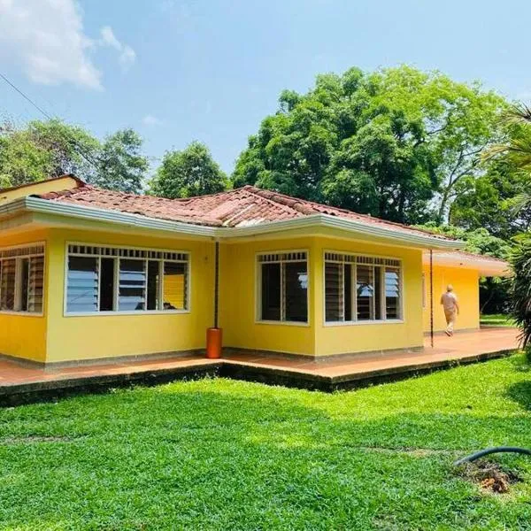 Agradable finca campestre familiar con piscina，位于比亚维森西奥的酒店