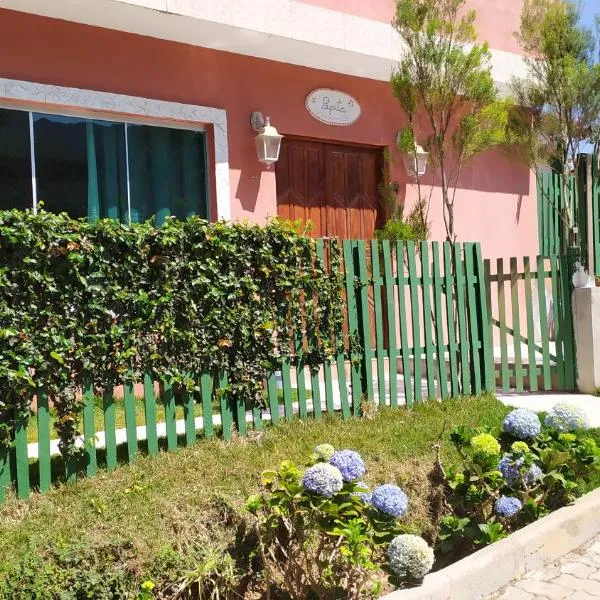 Kitinete amplo e aconchegante ao pé da serra，位于Piatã的酒店
