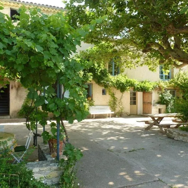 belles chambres d'hôte, spacieuses et paisibles, en pays de Forcalquier，位于圣艾蒂安-莱索尔格的酒店
