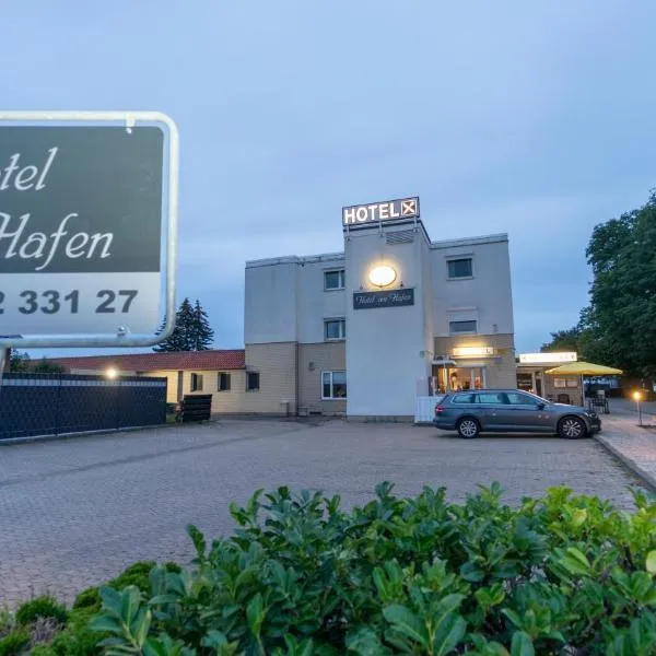 Hotel am Hafen，位于Lagesbüttel的酒店