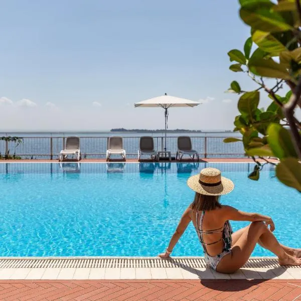 Hotel Villa Florida & Suite Apartments，位于加尔多内-里维耶拉的酒店