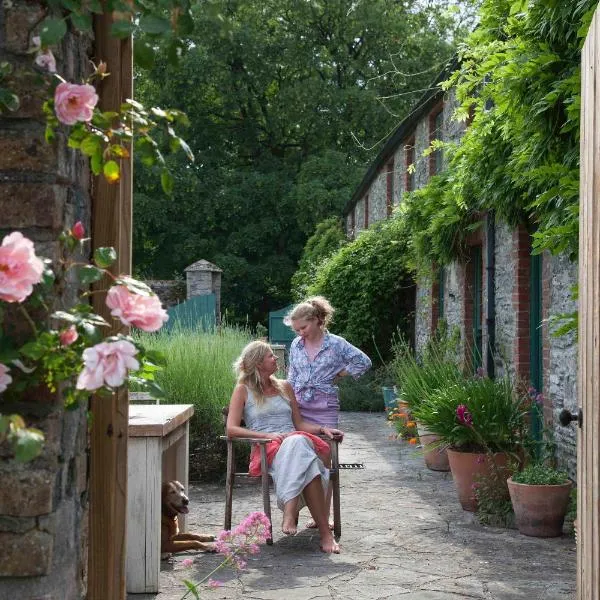 The Stable Yard House at Burtown House & Gardens，位于Castledermot的酒店