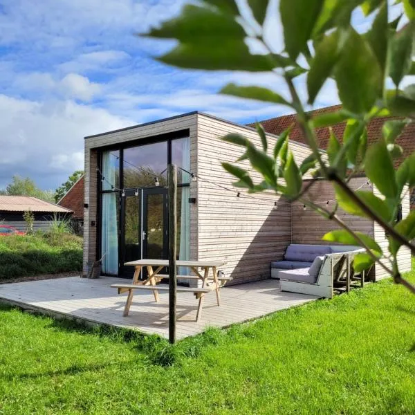 Tiny House Lantliv Oostkapelle, bij de boer，位于东卡佩勒的酒店