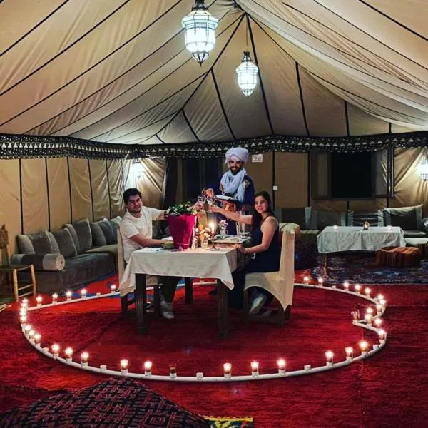 Sahara Luxury Merzouga Camp，位于梅尔祖卡的酒店