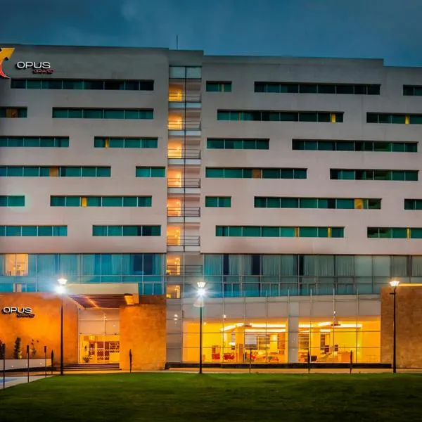 Hotel Opus Grand Toluca Aeropuerto，位于Temoaya的酒店
