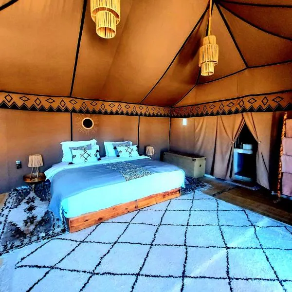 Sahara Luxury Merzouga Camp，位于梅尔祖卡的酒店