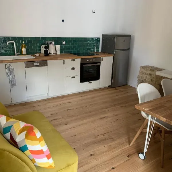 STUDIO Sud LUBERON，位于Grambois的酒店