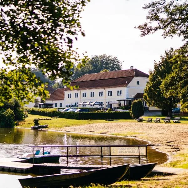 Lesák rekreační středisko，位于特热博涅附近赫卢姆的酒店