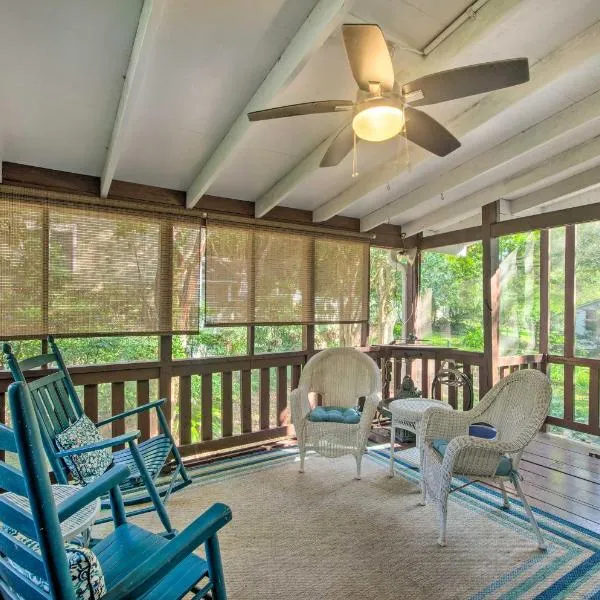 Pet-Friendly Natchez Home Walk to Downtown!，位于纳奇兹的酒店