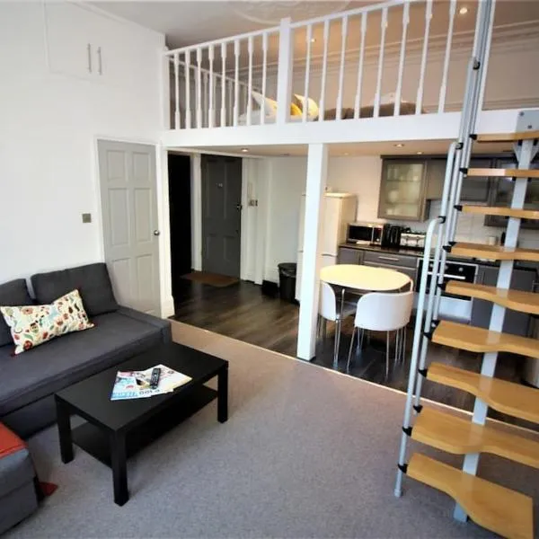 Well Appointed Garden Condo in Kensington Olympia，位于伦敦的酒店