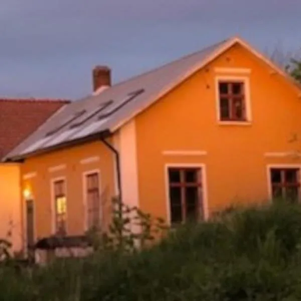 Svinaberga Skola. Eget boende i gammal skolsal.，位于奇维克的酒店