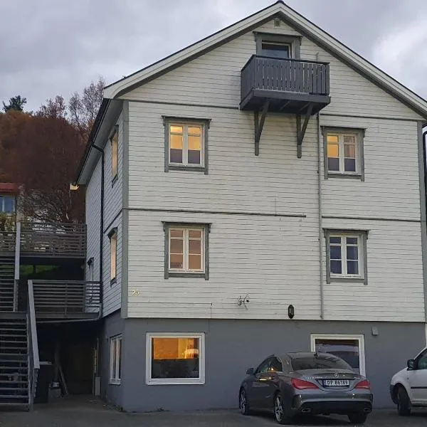 Åsveien Apartments.，位于Leirvåg的酒店