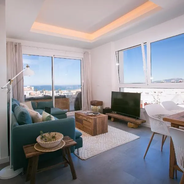 Sea Breeze, large apartment with workspaces & a great view，位于塔里法的酒店