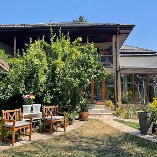 Story House 2，位于Ţegheş的酒店