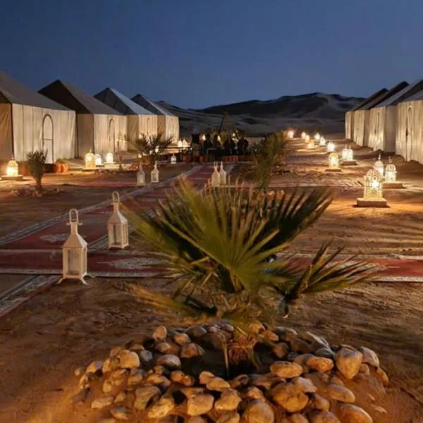 Dunes Luxury Camp，位于梅尔祖卡的酒店