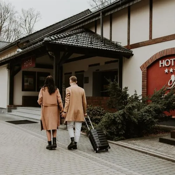 Hotel Dębowe Wzgórze Wellness & Spa，位于Mokre的酒店