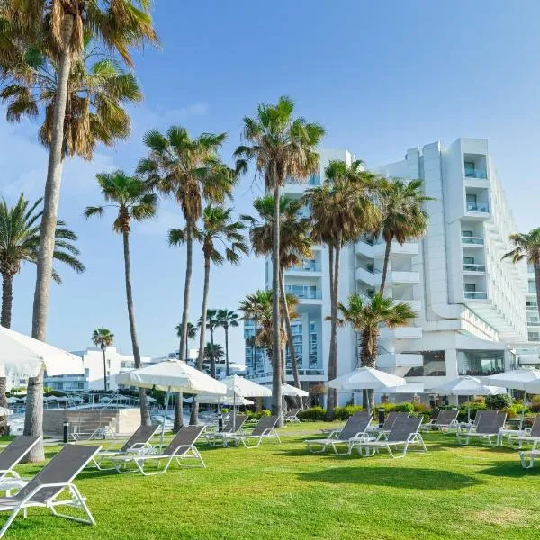 莱昂纳多广场塞浦路斯马里斯海滩酒店及Spa，位于Koloni的酒店