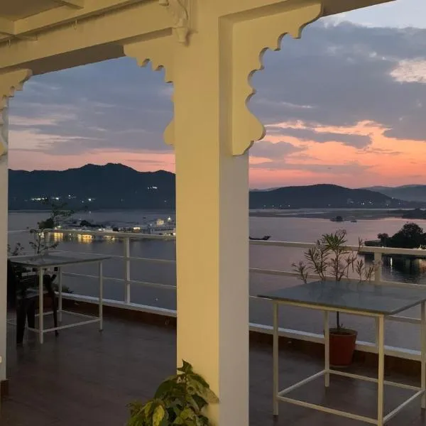 Peacock Guest House - Lake View Hotel In Udaipur，位于乌代浦的酒店