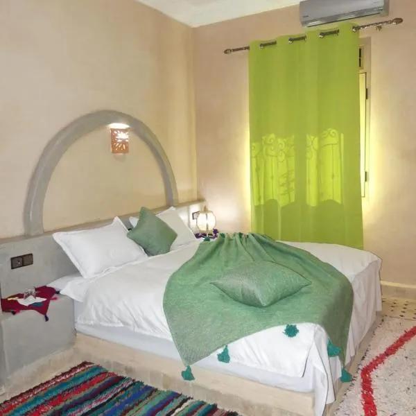 Dar Diafa Chez Anaam，位于Ouled Aissa的酒店
