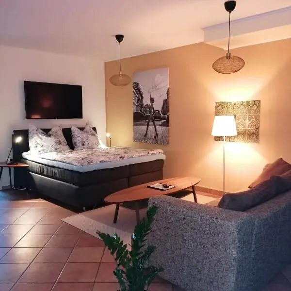 Ferienwohnung Schuhmann Therme Aquapulco Ikuna Erlebnispark Zoo Schmiding 20 min mit Auto entfernt mit Wintergarten und Garten ab 3 Nächte buchbar，位于Hinzenbach的酒店