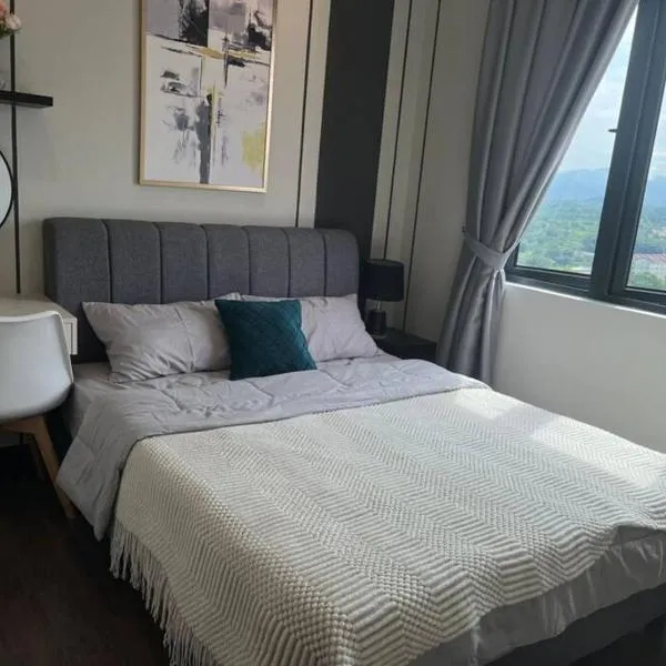 Attractive 3 Bedroom Condo with Pool-D Raudhah Homestay，位于加影的酒店