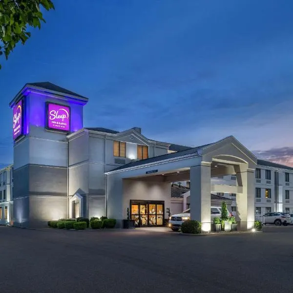 Sleep Inn & Suites Cross Lanes - South Charleston，位于Dunbar的酒店