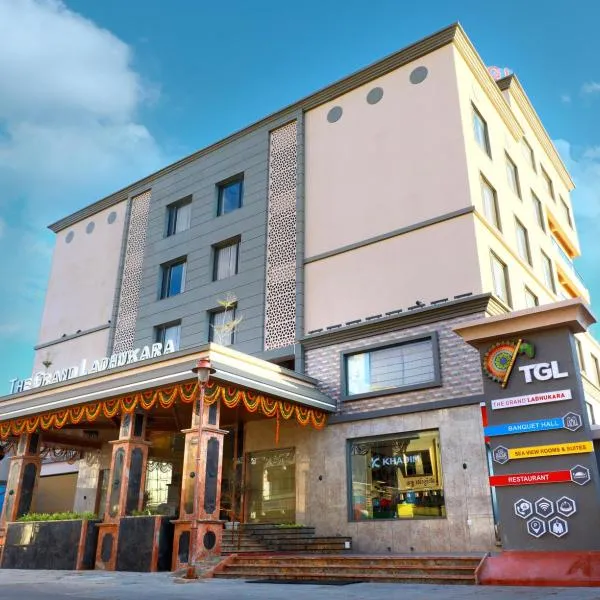 HOTEL THE GRANDLADHUKARA，位于德瓦尔卡的酒店