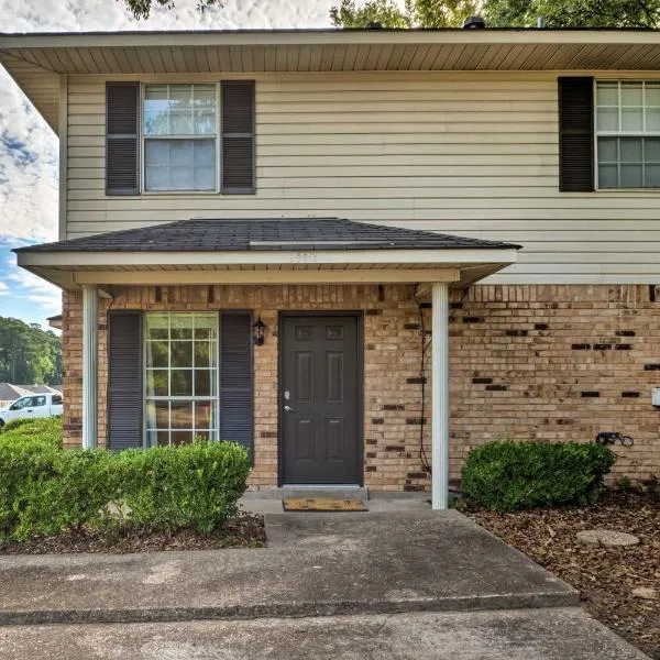 Cozy Ruston Townhome Less Than 1 Mi to Louisiana Tech，位于Arcadia的酒店