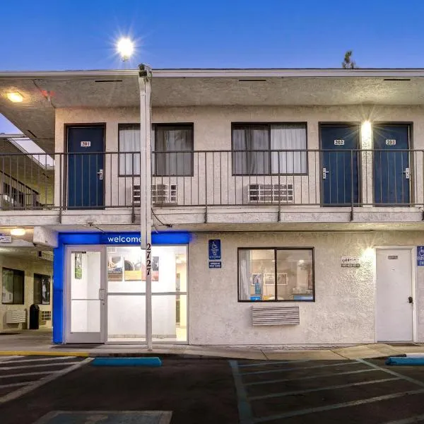 Motel 6-Bakersfield, CA - South，位于贝克斯菲尔德的酒店