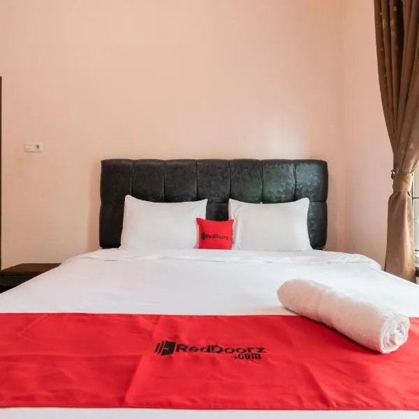 RedDoorz Syariah at D'Ostha Residence，位于武吉丁宜的酒店