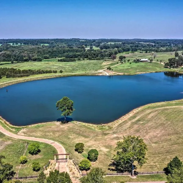 NEW The Deer Cabin Peaceful Refuge in East Texas，位于Ben Wheeler的酒店
