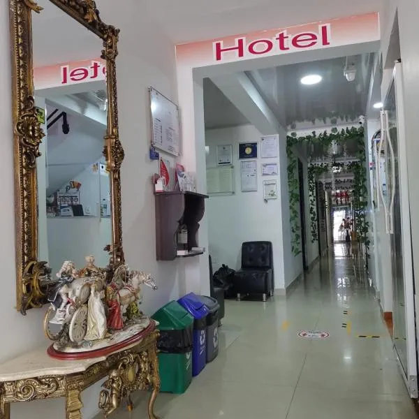 Hotel plaza centro，位于La Montañita的酒店