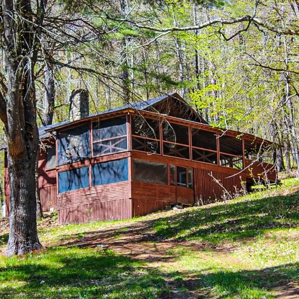 Deer Hill Camp，位于Moultonborough的酒店