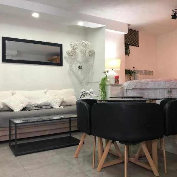 Hot Jacuzzi & Ice Bath Apartment,位于伊卡的酒店