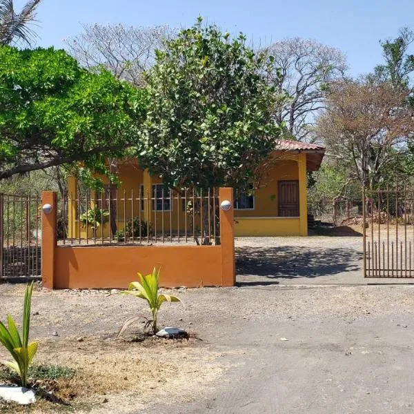 cabañas playa guanico，位于Tonosí的酒店