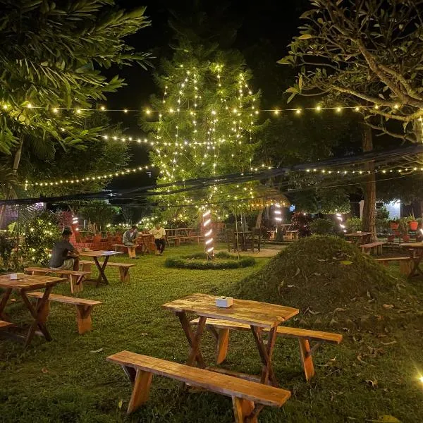 Hotel Tharu Garden, Sauraha，位于索拉哈的酒店