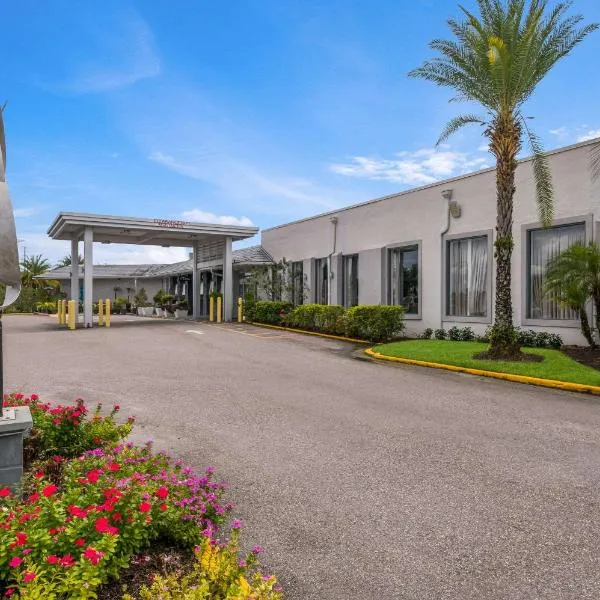 Clarion Inn & Suites Across From Universal Orlando Resort，位于奥兰多的酒店