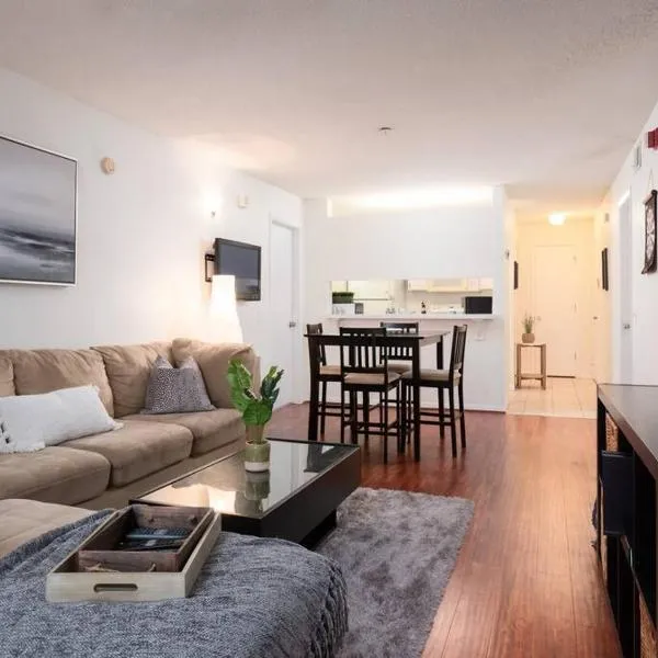 Spacious Condo Mins to Shands, University, & DOWNTOWN!，位于盖恩斯维尔的酒店
