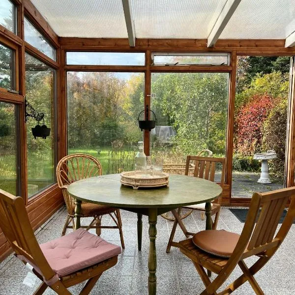 House with a magical garden and sunroom，位于霍芬的酒店